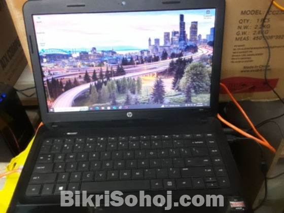 HP LAPTOP 1000 with Bag